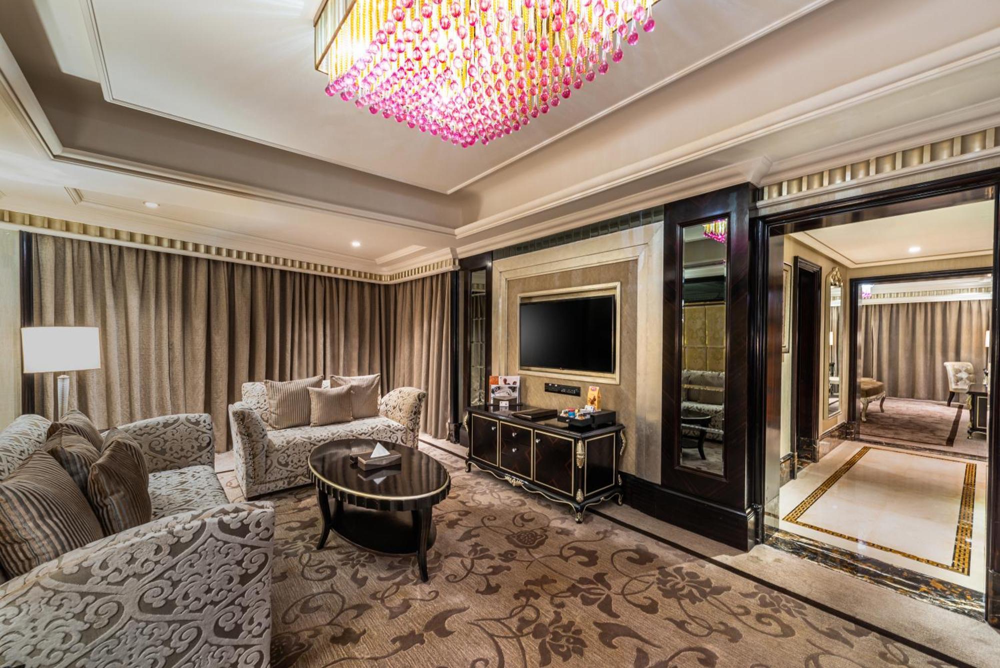 Narcissus Riyadh Hotel & Spa Riade Exterior foto The living room of a suite at The St. Regis Mumbai