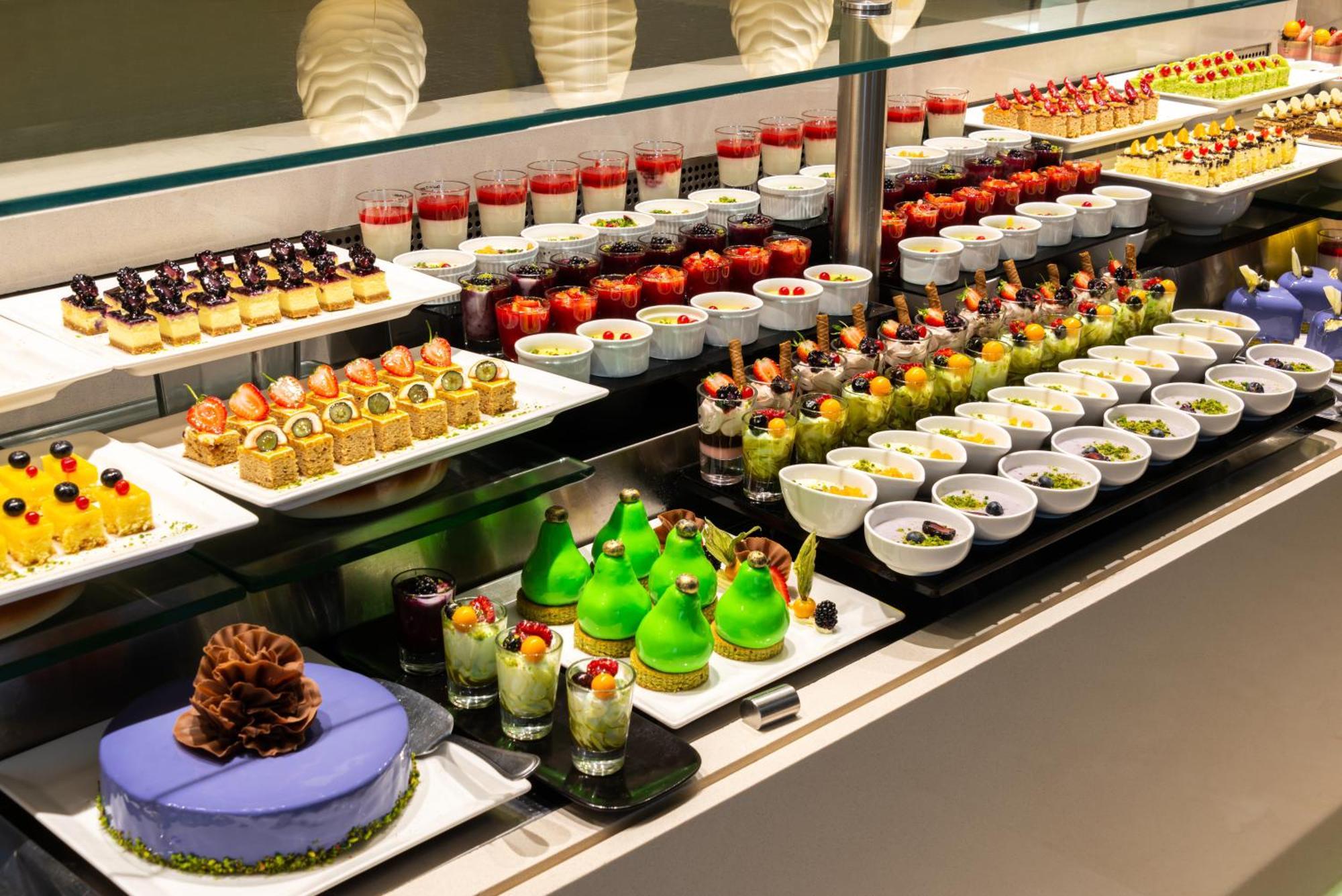 Narcissus Riyadh Hotel & Spa Riade Exterior foto A dessert buffet