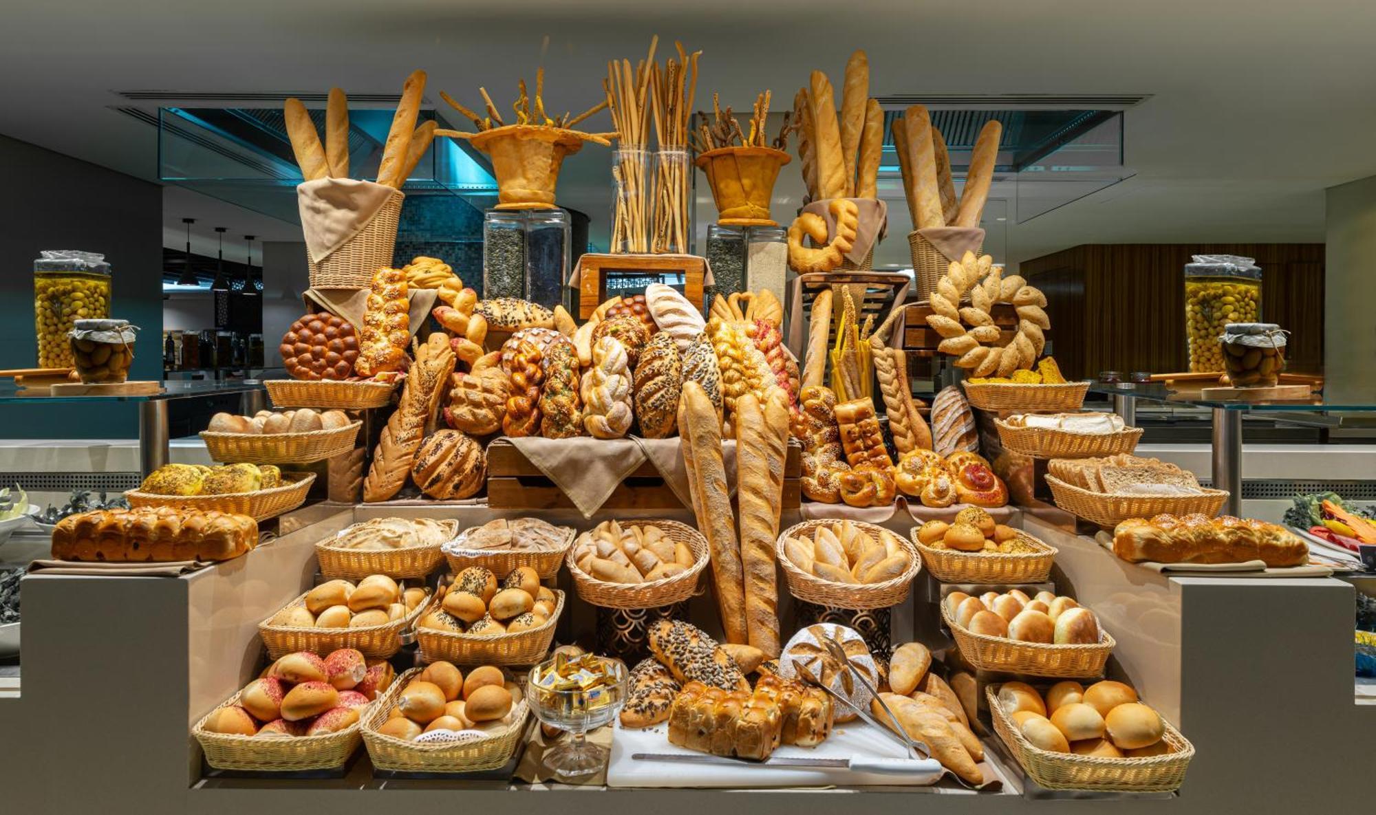 Narcissus Riyadh Hotel & Spa Riade Exterior foto Bread display at a hotel