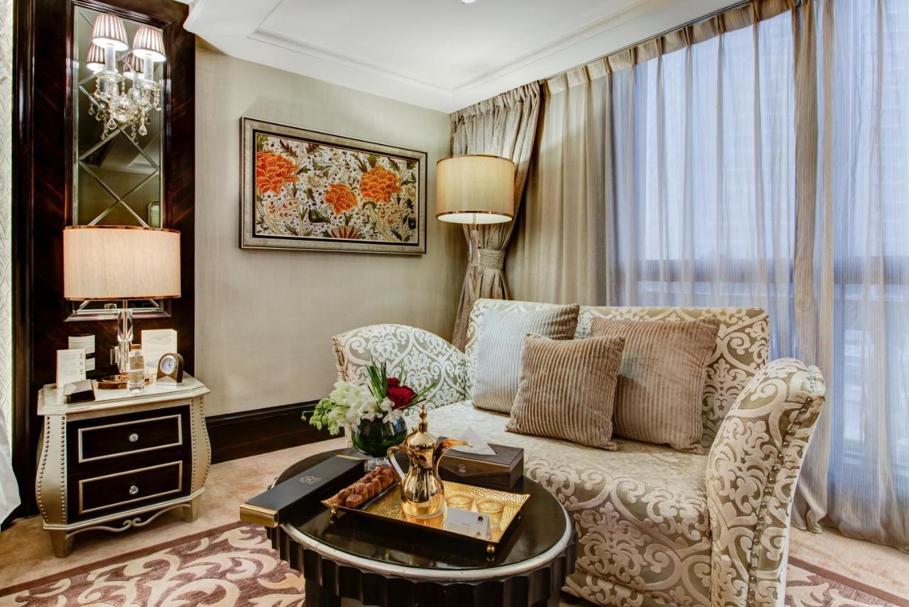 Narcissus Riyadh Hotel & Spa Riade Exterior foto A living room in a suite at the Ritz-Carlton, DIFC